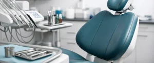 Behandelstoel in een moderne tandartspraktijk